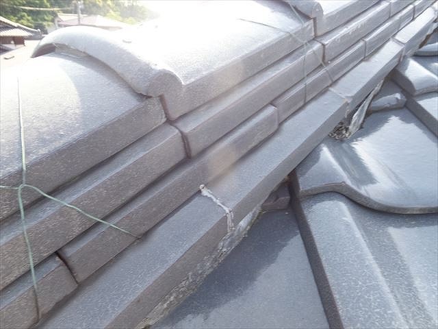 棟がゆがみのし瓦がガタガタ